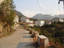 ภายใต้วิลเลจ: Lishui City, Zhejiang จังหวัดภายใต้ถนนหมู่บ้าน Liandu Zijin