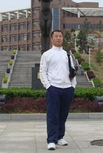 ป็อปลาร์: Jinggangshan มหาวิทยาลัยวิทยาลัยศิลปะคณบดีหัวหน้า
